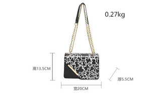 Borsa a Tracolla da Donna con Motivo Orsetto Cartoon, Nuova Borsa a Catena Semplice, Borsetta con Patta e Motivo a Onde - Product Image 3