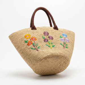 Sac à bandoulière pour femme avec fleurs brodées, style bohème, sac de shopping d'été fabriqué à Madagascar - Product Image 2
