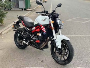 Motocicleta Benelli Huanglong <span class=keywords><strong>300</strong></span> de 300cc, Bicilíndrica, Refrigerada por Agua (Fabricada en China): Moto de Turismo de Alta Potencia - Product Image 5