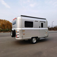 Caravane de voyage de luxe 4x4 tout-terrain en aluminium aéronautique durable de haute qualité avec sol en cuir moderne et indépendant pour famille