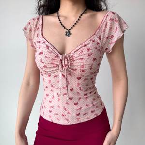 <span class=keywords><strong>T</strong></span>-<span class=keywords><strong>shirt</strong></span> da donna all'ingrosso per ragazze top corti abbigliamento estivo <span class=keywords><strong>Sexy</strong></span> <span class=keywords><strong>t</strong></span>-<span class=keywords><strong>shirt</strong></span> con stampa di lettere <span class=keywords><strong>t</strong></span>-<span class=keywords><strong>shirt</strong></span> gilet per ragazze - Product Image 2