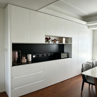 Buffet moderne blanc pour entrée avec comptoir noir pour salle à manger, meuble de rangement de luxe moderne avec tiroirs