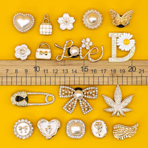 Groothandel Mode Gemengd Materiaal Mooie Acryl Metalen Schoen Charme Custom Sprankelende Sterren Parels Decor Verstoppen Accessoires Bulk - Product Image 6
