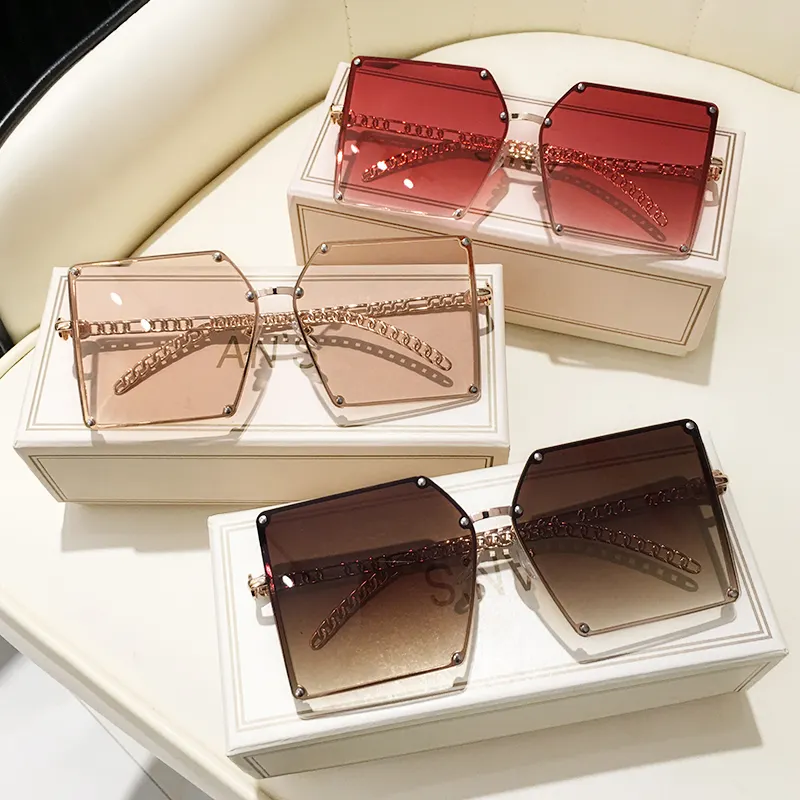 Al por mayor 2021 de lujo de moda de borde de Metal caja marrón gafas de sol de las mujeres nuevo estilo de gafas de sol