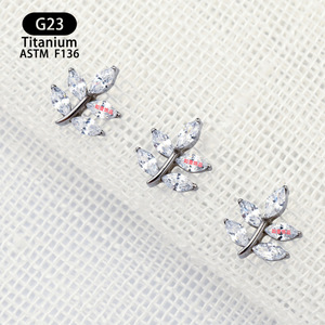 Boucles d'oreilles en titane F136 en forme de feuille avec incrustations de zircon pour piercing du cartilage de l'oreille - Product Image 3