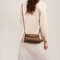 Sac bandoulière élégant en cuir de vachette pour femme SOLING avec rabat, pendentif chien, sac à main en cuir véritable grainé et paille tressée