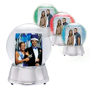 Venta al por mayor personalizado Diy vidrio vacío Plascic foto boda pareja nieve bola de cristal globo con Marco de imagen brillo