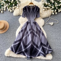 Robes longues pour femmes aux designs variés 2026 – Robe longue décontractée taille haute à manches courtes, coupe trapèze, motif géométrique à carreaux, grande taille, idéale pour le bureau