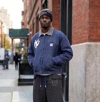 Veste de baseball en denim bleu style vintage, veste décontractée pour homme avec fermeture éclair, logo et plusieurs poches, manteau streetwear