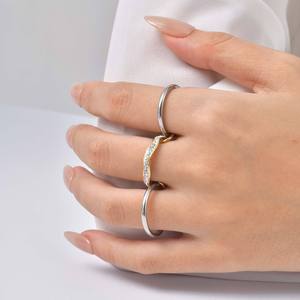 Anillo minimalista de acero inoxidable para mujer, estilo frío, con incrustaciones de diamantes de imitación, joyería apilable para el dedo índice, a la moda y con personalidad. - Product Image 5