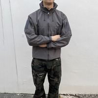 Veste Hardshell Premium 100% Nylon pour Homme, Coupe Boxy, Logo Personnalisé, Tri-Étanchéité, Vente Directe, Coupe-Vent Technique pour Activités de Plein Air et Sport