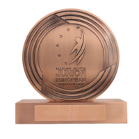 Trophée Abstrait Géométrique Sur Mesure Arabie Saoudite : Plaque Métallique de Luxe avec Finition Dorée pour Événements Sportifs 2026