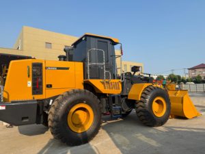 รถตักล้อยาง LW600KN 6 ตัน ใหม่เอี่ยม รถตักหน้ากำลังสูงสำหรับงานเหมืองและขนส่งวัสดุ - Product Image 1