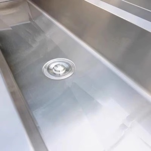 Groothandel Op Maat Gemaakte Metalen Spoelbakken 304 Roestvrijstalen Chirurgische Scrub Wastafels Voor Schoolziekenhuis Wasbak Commercieel