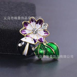 La broche fleur feuille de <span class=keywords><strong>scarabée</strong></span> 2024 de Weiman est une broche accessoire de vêtements délicate, mignonne et polyvalente pour les femmes - Product Image 2
