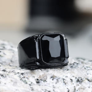 Une nouvelle bague en alliage pour homme, vintage, noire et rouge, ornée de pierres précieuses, est un best-seller transfrontalier - Product Image 5