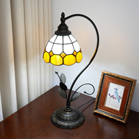 Lampe de table Tiffany moderne, style méditerranéen, lampe en verre teinté, base en métal en forme de feuille, lampe de chevet vintage pour la lecture, lampe de bureau pour la chambre à coucher