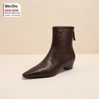 Bottines à talon chaton en similicuir texturé noir pour femme, à bout pointu, avec fermeture éclair arrière, pour l'automne et l'hiver, chaussures de bureau, faible MOQ, ODM