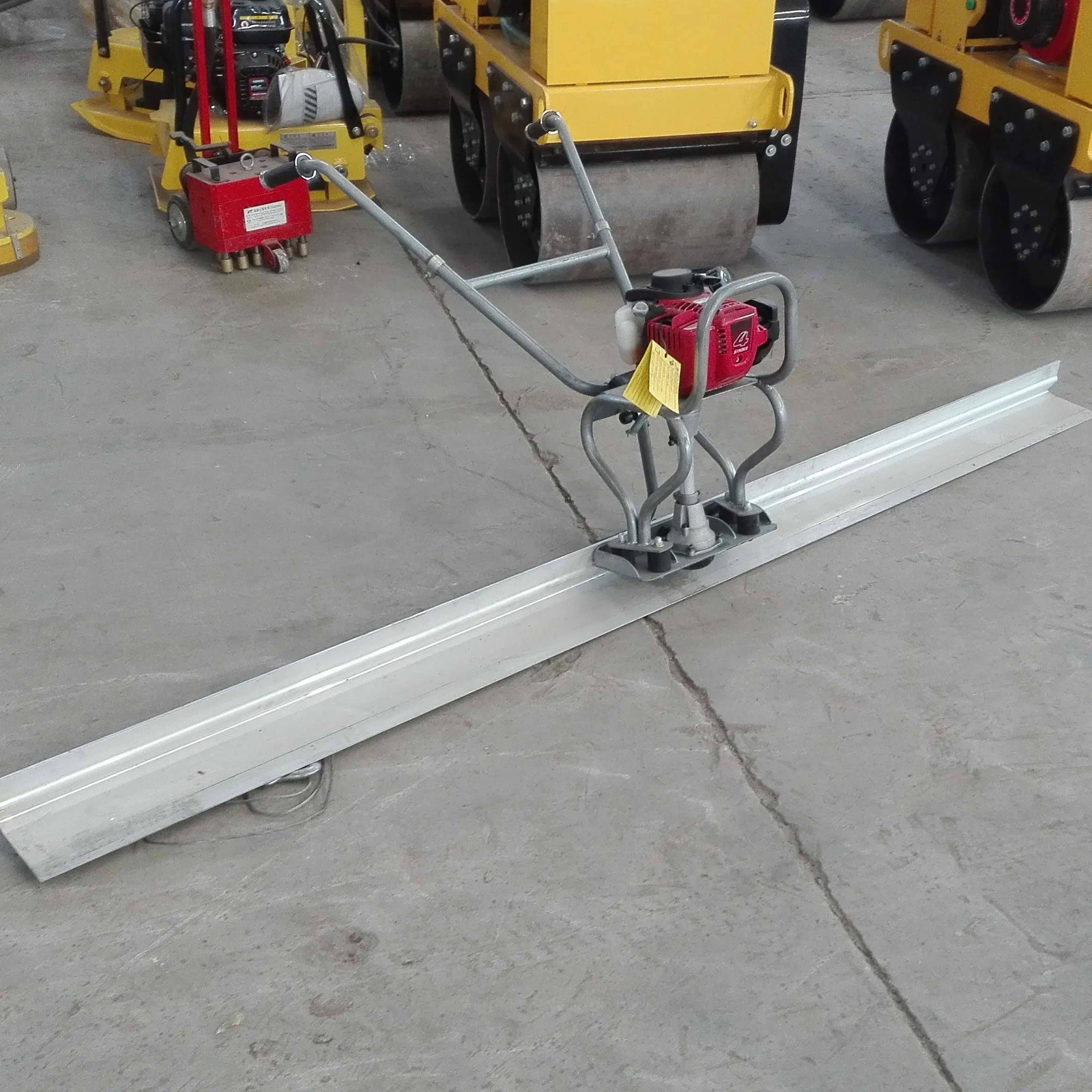 NEW high performance paving light weight concrete leveling ruler handy vibrating rules machine