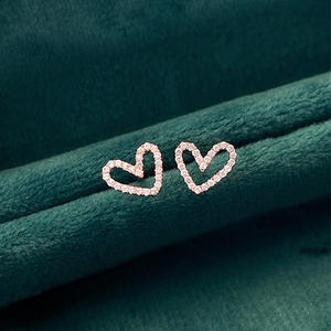 Ladycrow E3193 Boucles d'oreilles en or rose avec diamants en forme de cœur pour femmes, bijoux fins romantiques à porter au quotidien - Product Image 4