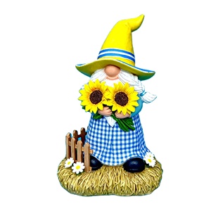 Statue de gnome tournesol personnalisée en résine avec décor animalier et floral pour la décoration de la maison et du jardin, cadeau d'été, artisanat d'art - Product Image 1