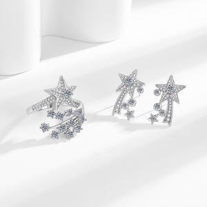 Bague Météore Entièrement Sertie de Diamants, Design Féminin, Motif Galactique Interstellaire, Design Classique Éblouissant et Doux, Bague Cadeau, Bijoux - Product Image 5