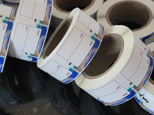 Rouleau de papier étanche pour sceller les aliments, prix <span class=keywords><strong>moins</strong></span> <span class=keywords><strong>cher</strong></span>, autocollant rond coloré en vinyle RFID réfléchissant inversé - Product Image 5