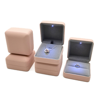 Coffret à bijoux en cuir de luxe personnalisé emballage de mariage laqué bijoux avec pendentif bague avec boîte à lumière LED