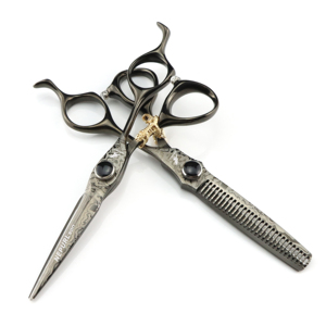 Forbici da Parrucchiere Professionali da 6.0 Pollici con Motivo Damascato Nero e Clip a Tigre, Alta Qualità, Modello HS-032 - Product Image 1