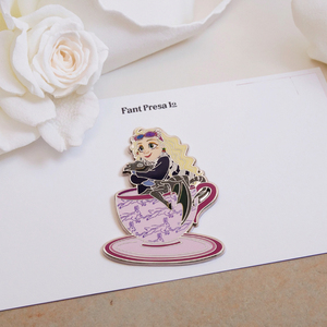 30% de réduction minimum Logo personnalisé dessin animé fille épingle en émail dur violet belle épinglette en émail Anime - Product Image 1