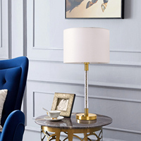 Lampe de table décorative classique avec ampoule E26/E27, corps en cristal assemblé, abat-jour en tissu, éclairage d'appoint
