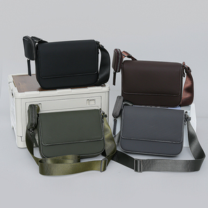 Mini <span class=keywords><strong>sac</strong></span> à <span class=keywords><strong>bandoulière</strong></span> tendance avec logo personnalisé <span class=keywords><strong>sac</strong></span> à <span class=keywords><strong>bandoulière</strong></span> longue bande unique <span class=keywords><strong>sac</strong></span> à <span class=keywords><strong>bandoulière</strong></span> pour femme pour <span class=keywords><strong>homme</strong></span> et femme - Product Image 4