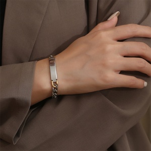 Pulsera de Acero Inoxidable con Cadena Cubana de Alto Brillo y Barra Lisa para Logotipo Personalizado para Hombre - Product Image 4