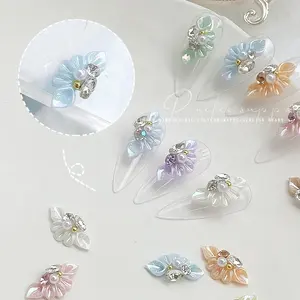 Çiçek oyma tasarım tırnak taklidi inci elmas çiçek manikür parçaları 3D çiçek DIY akrilik tırnak mücevheri Rhinestones takılar