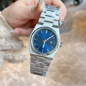Montre haut de gamme pour homme avec cadran bleu - une montre automatique de luxe dotée d'un boîtier tonneau en acier inoxydable. - Product Image 3