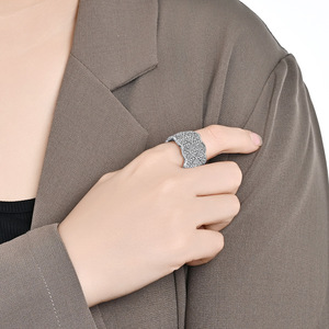 แหวนแฟชั่นทรงเรขาคณิตประดับเพชรเต็มวงแบบไมโครเพฟ สแตนเลสสตีล สำหรับทุกเพศ เหมาะสำหรับงานปาร์ตี้ - Product Image 2