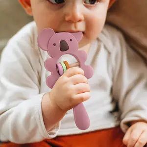 2024 कोआला स्टाइल बेबी टीथिंग खिलौने बेबी रैटल शेकिंग सिलिकॉन टीथर लकड़ी की अंगूठी के साथ बीपीए मुक्त सिलिकॉन बच्चों के गम को आराम देता है