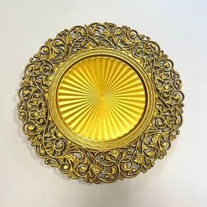 Decoración de mesa de fiesta de boda redonda de lujo bordes tallados en oro patrón de flores vintage placas de cargador de plástico Acrílico - Product Image 4