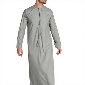 Thobe brodé pour homme, vêtement musulman, Jubba, tenue islamique, mode arabe saoudienne, avec pompon personnalisé sur la poitrine - Product Image 1