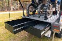 Caravane tout-terrain robuste 4x4 avec panneau solaire et support pour moto tout-terrain, certifiée CE