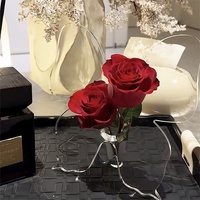 Vase Papillon Transparent en Acrylique – Centre de Table Décoratif pour Fêtes, Tables à Manger, Étagères – Cadeau Unique pour Femmes, Fête des Mères