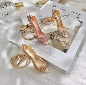 Porte-clés strass 3D personnalisé en acier inoxydable à talons hauts pour femmes sacs cadeau d'anniversaire - Product Image 1