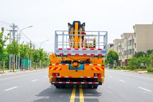 Camión <span class=keywords><strong>con</strong></span> Plataforma Elevadora Sinotruk HOWO <span class=keywords><strong>con</strong></span> Cabina y Espacio para Dormir, Pluma de 30-40m, para Construcción y Limpieza de Edificios - Product Image 5