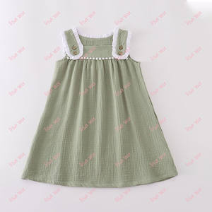 Abiti Coordinati per Sorelle in Verde Salvia, <span class=keywords><strong>Vestito</strong></span> Estivo in <span class=keywords><strong>Mussola</strong></span> di <span class=keywords><strong>Cotone</strong></span> Organico con Volant per Bambine - Product Image 2