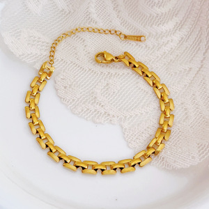 Pulsera de Cadena Cubana Moderna y Versátil para Mujer. Pulsera de Acero Inoxidable con Baño de Oro de 18K, Accesorio al por Mayor - Product Image 2