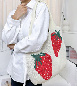 <span class=keywords><strong>Sac</strong></span> en crochet <span class=keywords><strong>à</strong></span> motif de fraises mignon personnalisé, grand <span class=keywords><strong>sac</strong></span> <span class=keywords><strong>à</strong></span> <span class=keywords><strong>main</strong></span> de style vacances pour les adolescentes, les étudiants, les voyages en plein air - Product Image 3