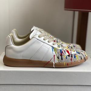 Baskets basses en cuir de style vintage de haute qualité pour couple, à lacets, avec graffiti peint à la main, chaussures tendance urbaines pour la marche et la mode - Product Image 1