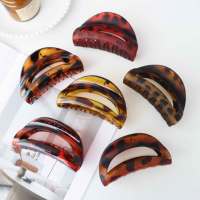 Vente en gros de pinces à cheveux en plastique en forme de croissant de lune de 10,5 cm pour femmes, imprimé écaille de tortue, imprimé léopard, usage quotidien, minimaliste