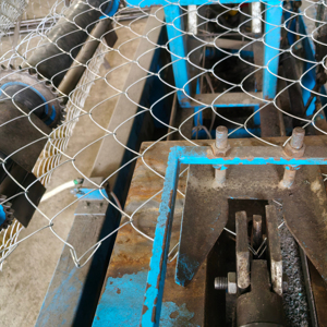 Chất lượng cao mạ kẽm nhựa tráng kim cương lưới cuộn màu xanh lá cây thể thao lĩnh vực hàng rào xuất khẩu nhà sản xuất dây thép vải lưới - Product Image 3