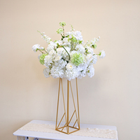 Witte groene kunstbloemenbal tafeldecoratie roos hortensia bloemstuk voor bruiloft banket feest tafeldecoratie